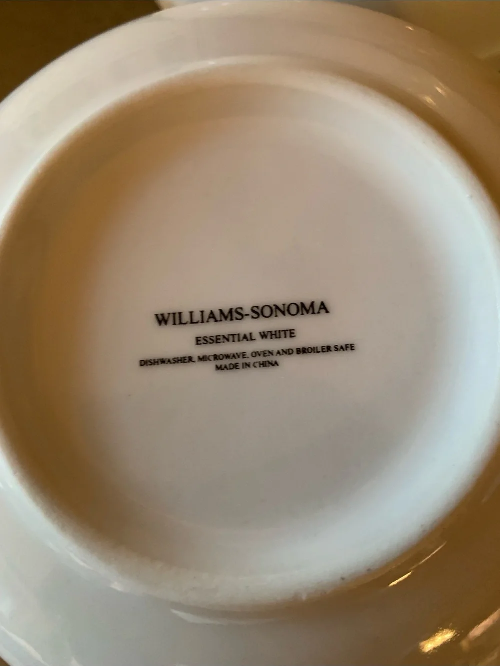 Williams Sonoma NEW WITH TAGS IN ORIGINAL BOX, 1 set of 4 LARGE chili bowls.